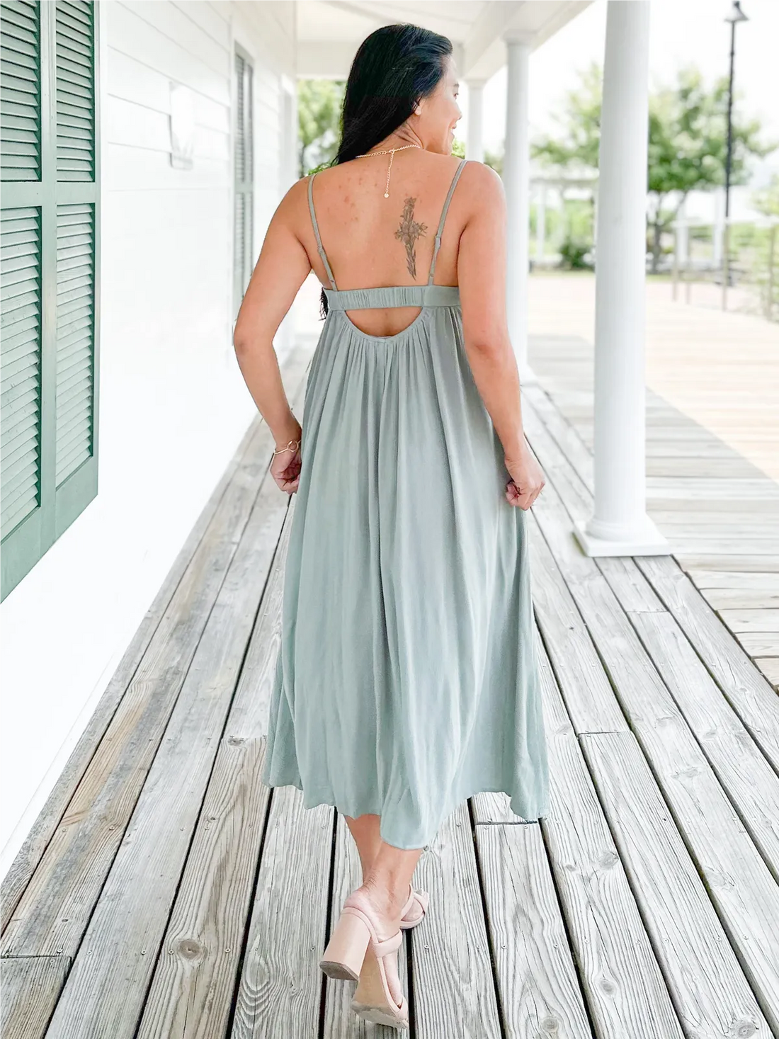 Women's Solid Sleeveless Midi Dress With Open Back Detail