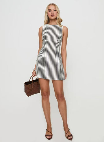The Round Neck Sleeveless And Bersatile Thin Dress