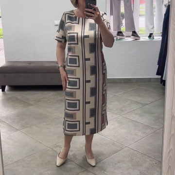 Casual Women's Dress With Short Sleeve And Round Neckline