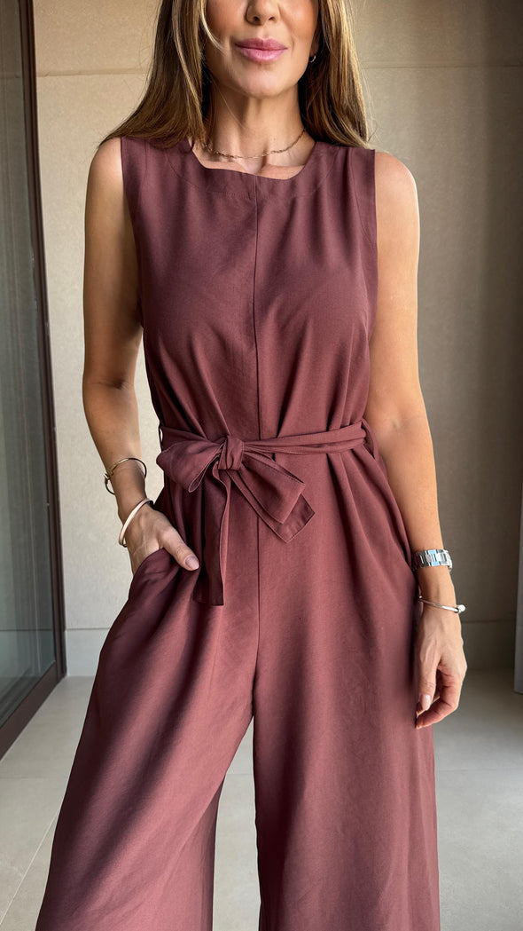 Women's Casual Round-neck Solid Color Sleeveless Jumpsuit