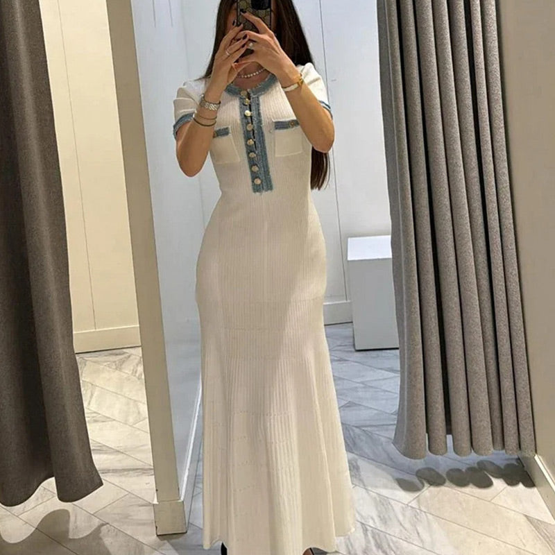 Fashionable Slim-Fit Knit Maxi Dress with Metal Buttons