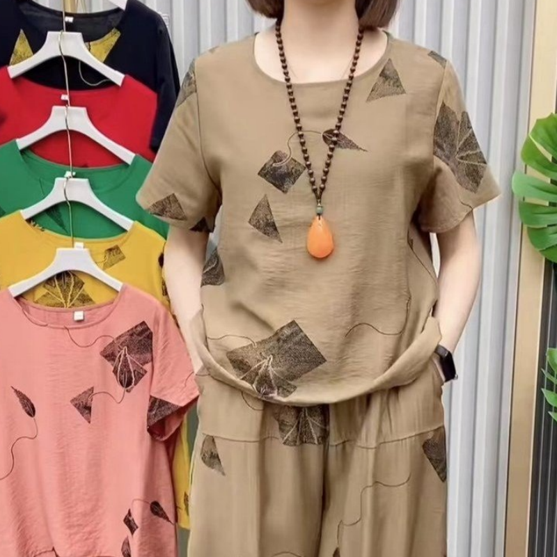 Women’s Printed Short-Sleeved Top & Cropped Pants Set