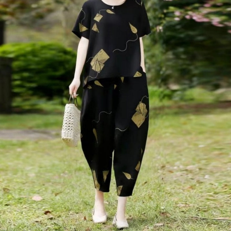Women’s Printed Short-Sleeved Top & Cropped Pants Set